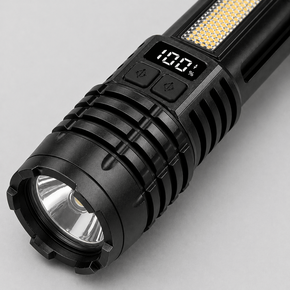 Lampe torche LED puissante avec éclairage latéral